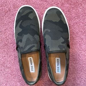 Platform slip on sneakers